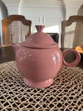 Vintage Mcm retro Homer Laughlin fiesta pink/ mauve teapot holds 5 cups